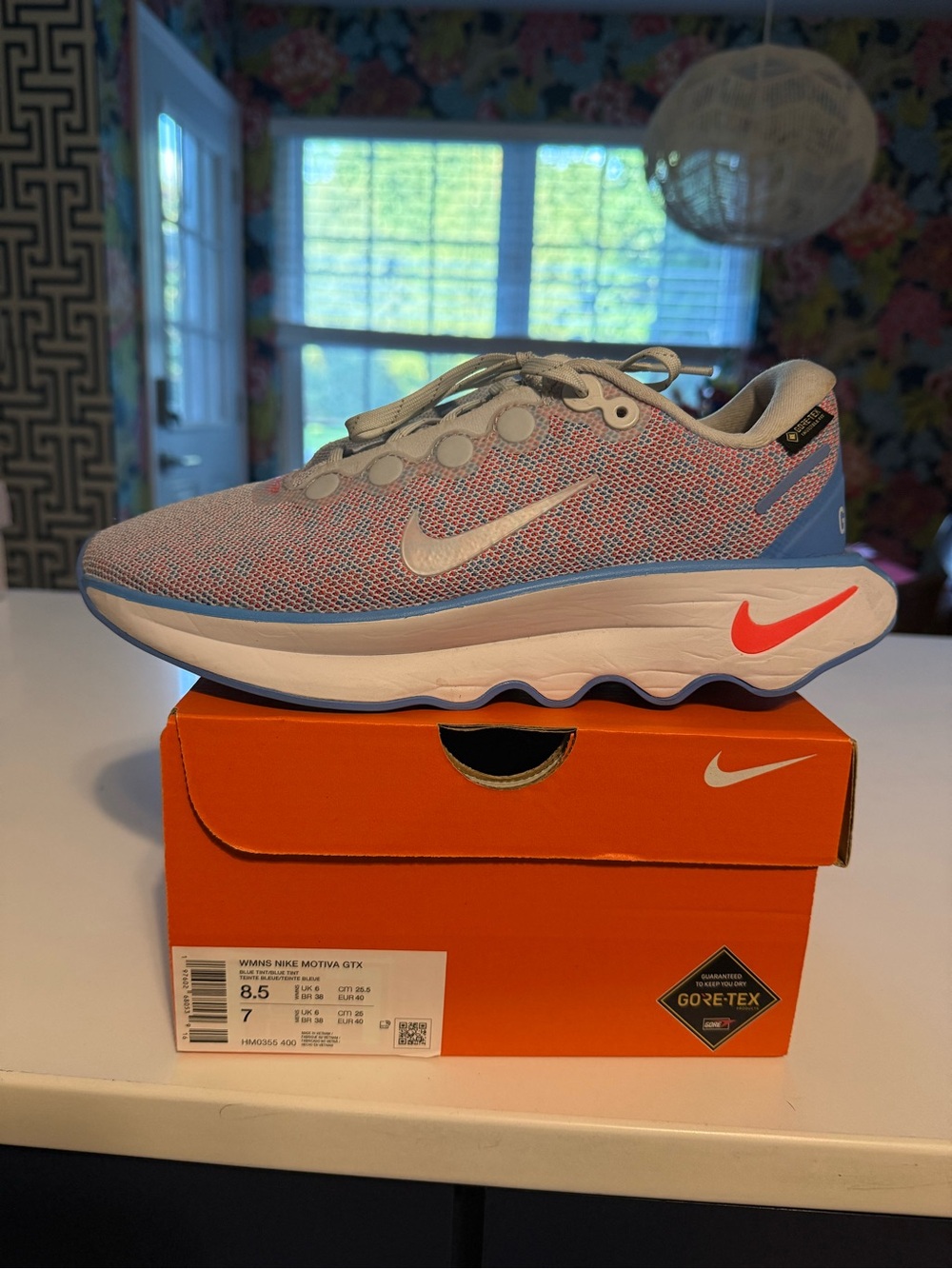 NikePink/Blue Running Shoes - Motiva GTX